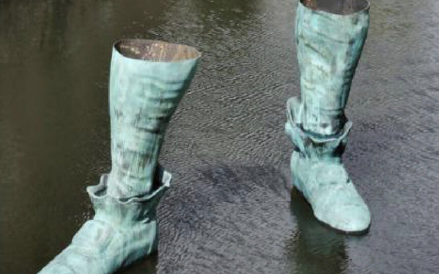 Iván Argote, Who?. Vue de l’exposition de groupe Bruges Triennale for Art and Architecture - “Spaces of Possibility Triennale de Bruges, Bruges (Belgique), 2024 Courtesy de l’artiste et de la galerie Perrotin