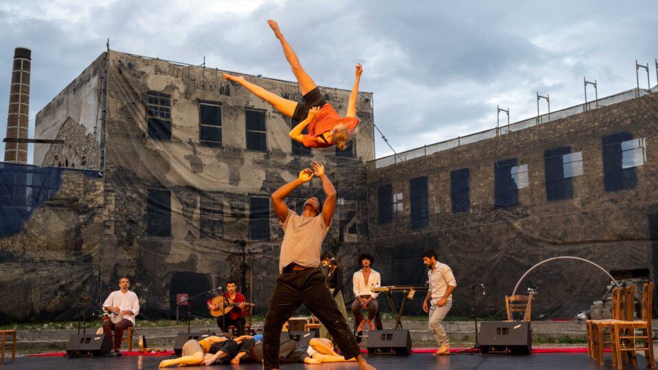 Nuit Blanche - le Plus Petit Cirque Du Monde au Hangar Y